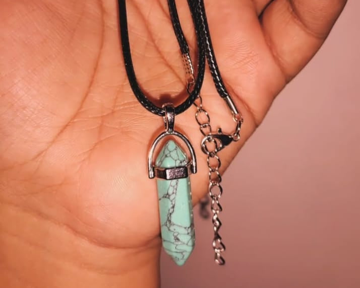 Turquoise Point Crystal Necklace 💎